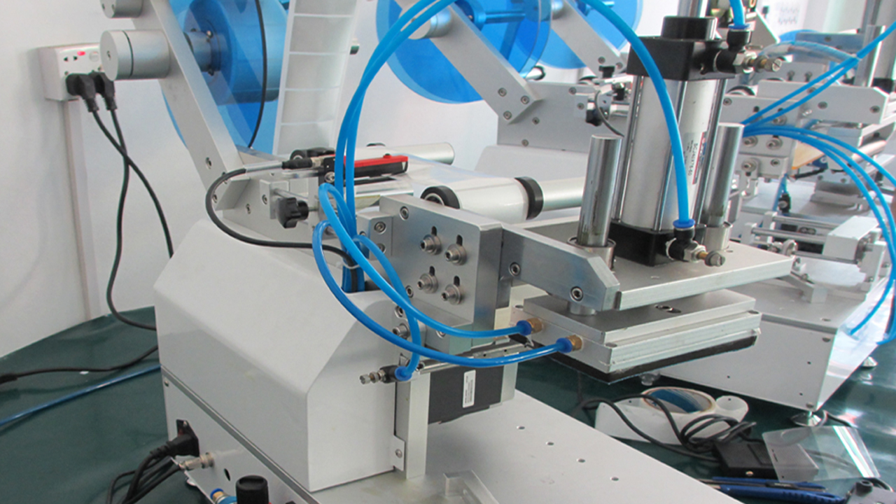 Mesin Pelabelan Beg Plastik Beg Muncung Separa Automatik Untuk Permukaan Rata