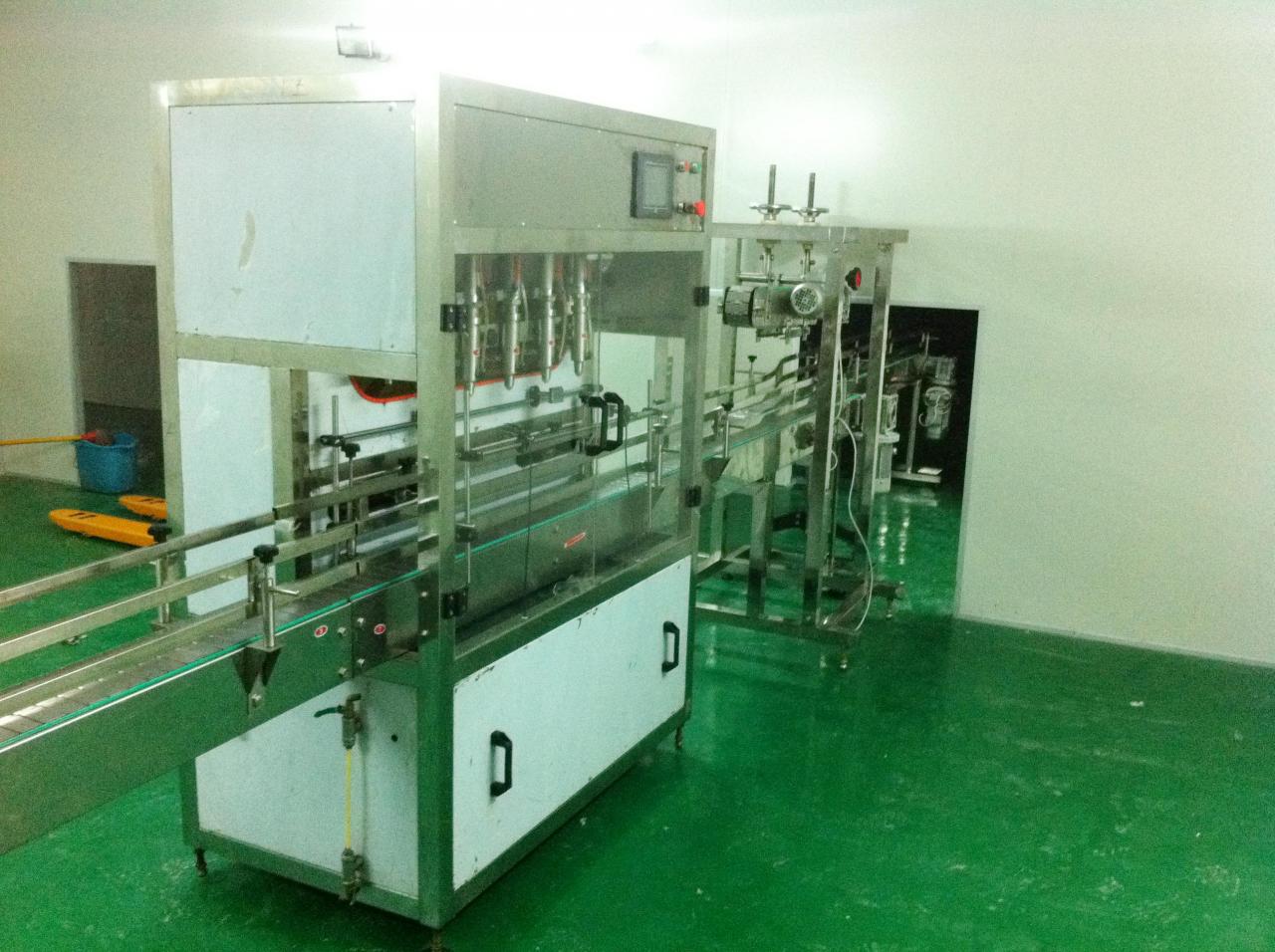 Linear filling machine with 4 filling heads MESIN PENGISIAN LINEAR.jpg