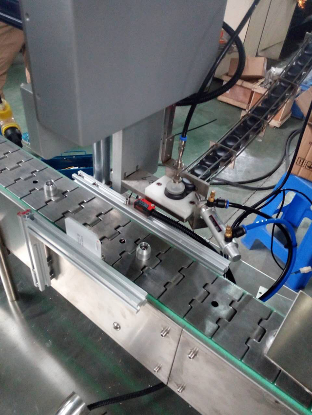 gambar suapan robot topi.jpg