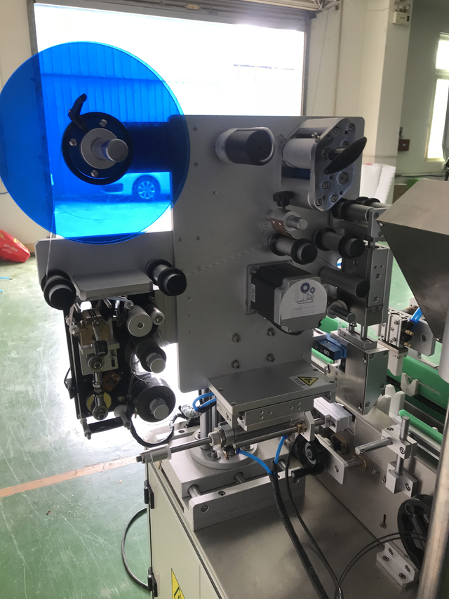 mesin pelabelan dengan pencetak.jpg