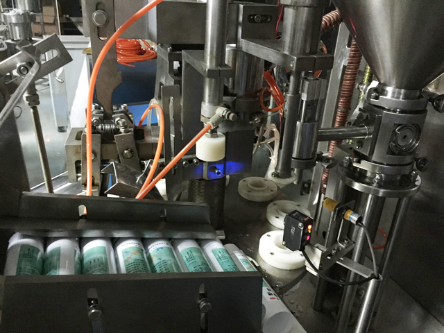 tubes holding feeding system sistem suapan tiub automatik untuk mengisi pengedap.jpg