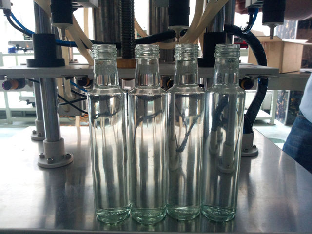 perfume bottles for overflow filling mengisi minyak wangi.jpg