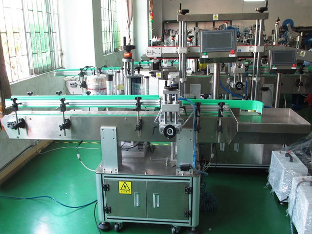 labeling machine with positioning system BOTOL PERALATAN PELABELAN PLC.jpg