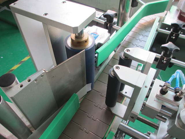 PLC controlling system bottle labeling machine BOTOL PERALATAN PELABELAN PLC2.jpg