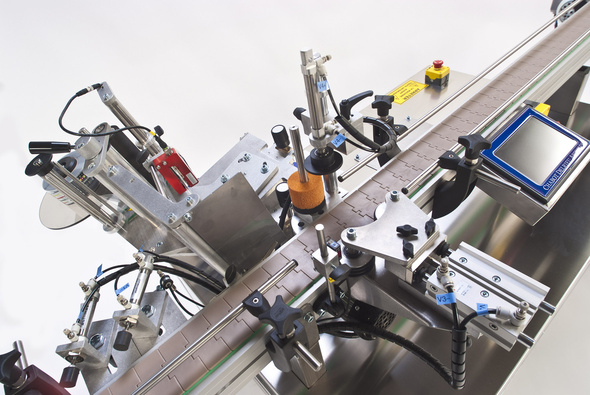 round bottle labeler equipment peralatan pelabelan botol bulat.jpg