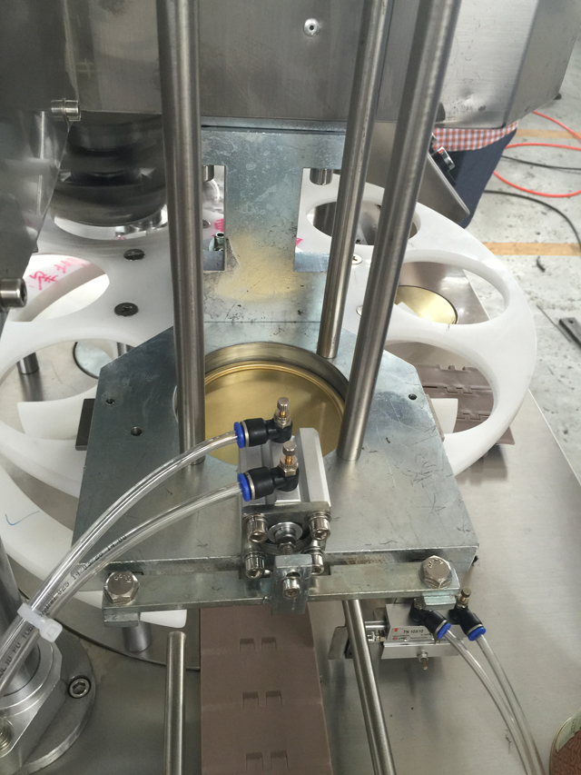 mesin pengedap tin.jpg