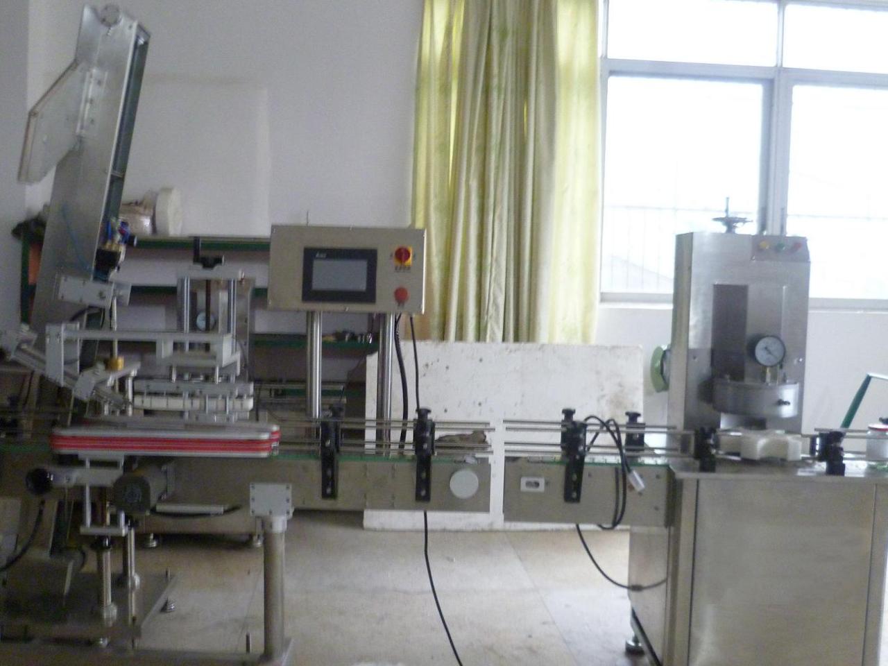 vacuum capping machine with cap placement penutup vakum untuk balang kaca.JPG