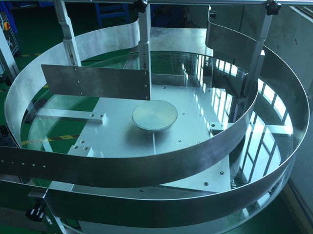 meja bulat untuk melabel botol suapan.jpg