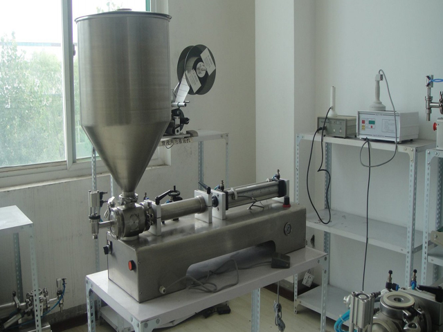 Full pneumatic liquid&paste filling machine 50-1000ML KEPALA TUNGGAL DENGAN MESIN PENGISIAN HOPPER.jpg