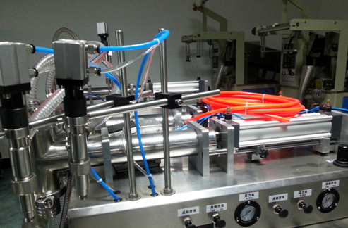 liquid filling machinery semi automatic pengisi cecair mendatar pneumatik sepenuhnya.jpg