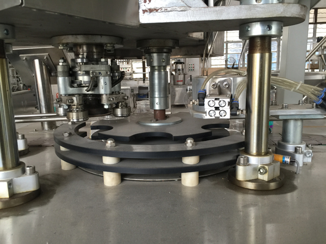 bahagian pengedap automatik tin.jpg