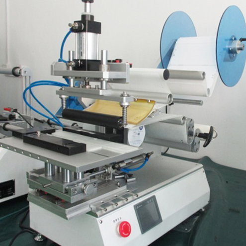 rolling labeling machine for plane surface objects mesin pelabelan rolling separa automatik.