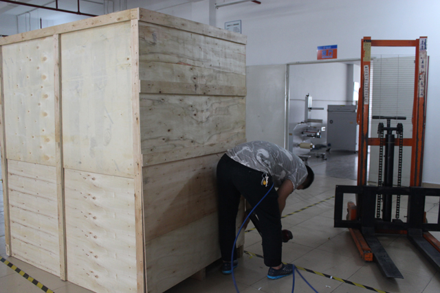 pembungkusan kes kayu untuk pelabelan mendatar (2).JPG