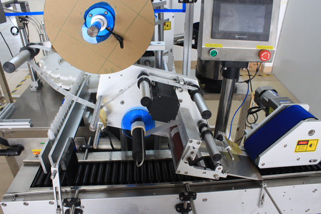 rolling bars from horizontal labeling machine tali pinggang segerak untuk botol bergolek.jpg