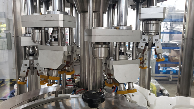 8 hes skru capping.jpg