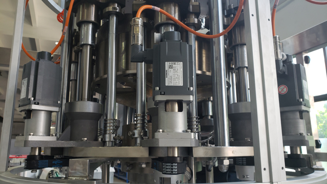 8 hes skru capping.jpg