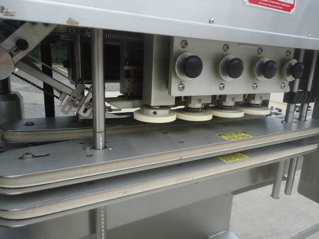 high speed linear screw capping machines penudung skru berkelajuan tinggi.jpg