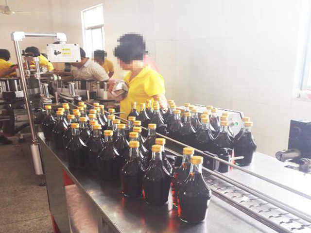 Jentera berjalan di kilang.jpg