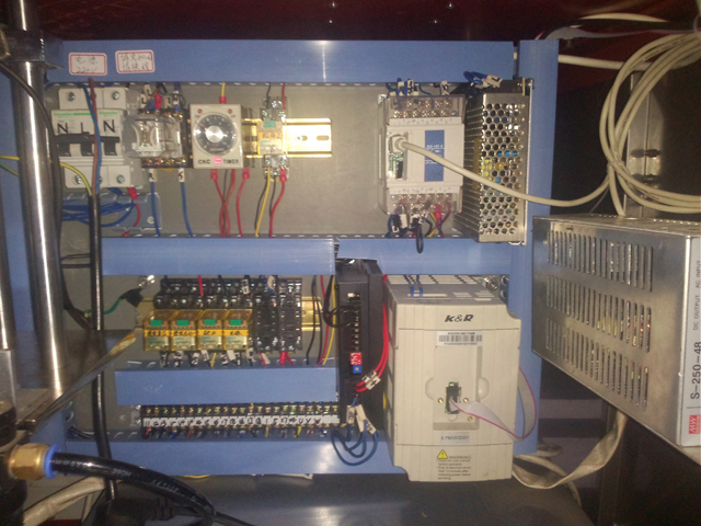 kotak elektrik untuk mengisi mesin pengedap.jpg