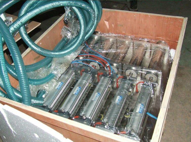 Mesin pengisian 4 kepala dalam bekas kayu.jpg