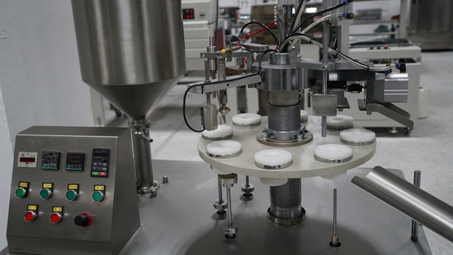 peralatan pengedap pengisi tiub.jpg