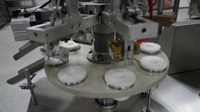 talian pengedap pengisi tiub separa automatik.jpg