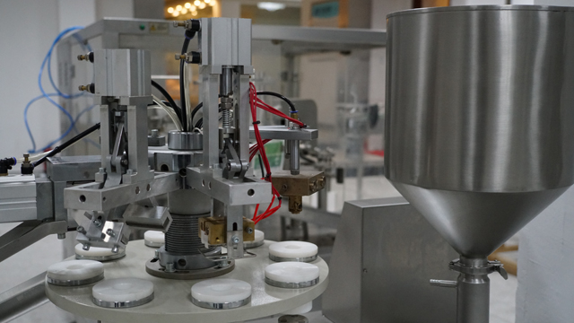 plastik pengedap pengisi tiub.jpg