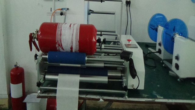 peralatan pelabel untuk produk memadam kebakaran.