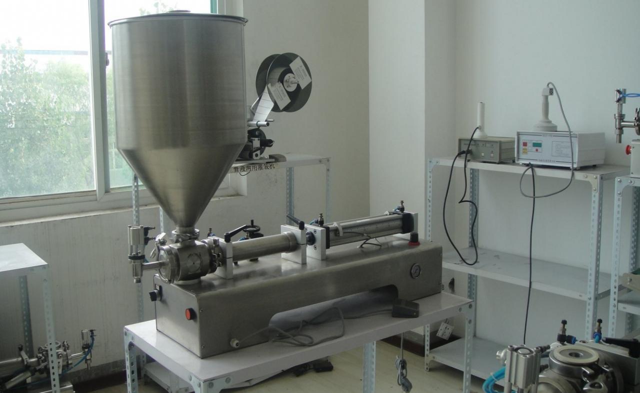 liquid paste filling machine with vertical hopper KEPALA TUNGGAL DENGAN MESIN PENGISIAN HOPPER.jpg