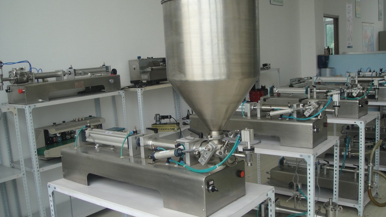 liquid cream lotion filling equipment pneumatic Mesin pengisian KRIM&CECAIR.jpg