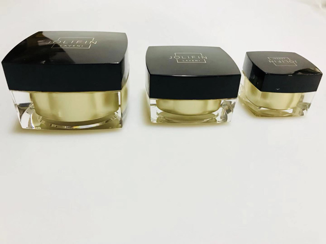 balang hitam persegi untuk menutup capper